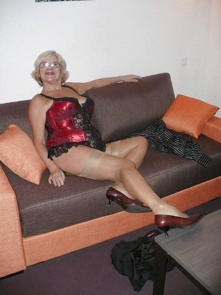 25P Mature Beauty - Annick 59