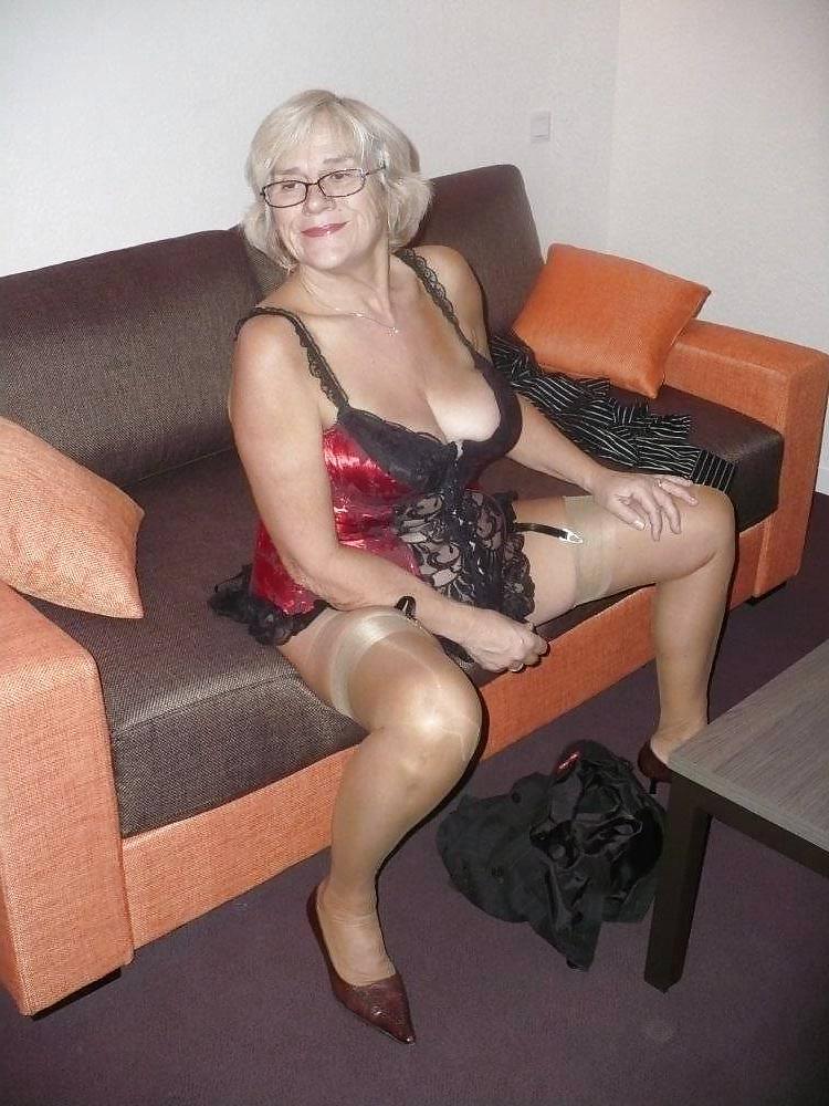 25P Mature Beauty - Annick 59
