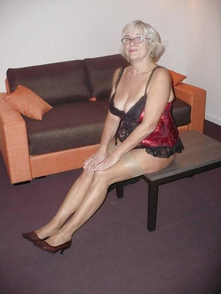 25P Mature Beauty - Annick 59