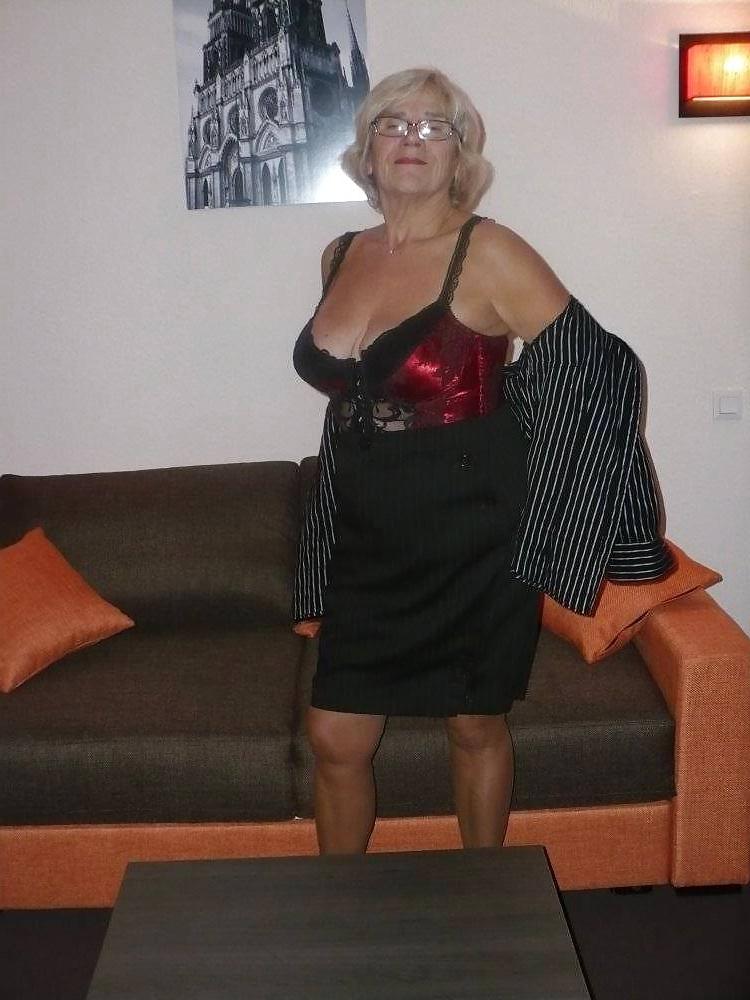 25P Mature Beauty - Annick 59