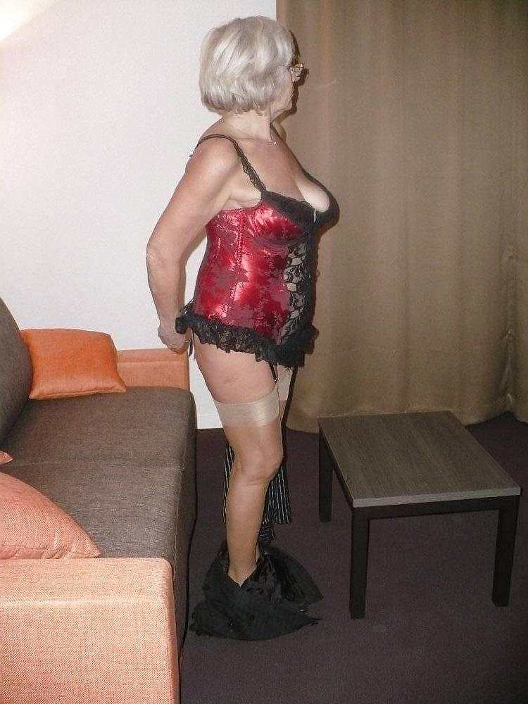 25P Mature Beauty - Annick 59