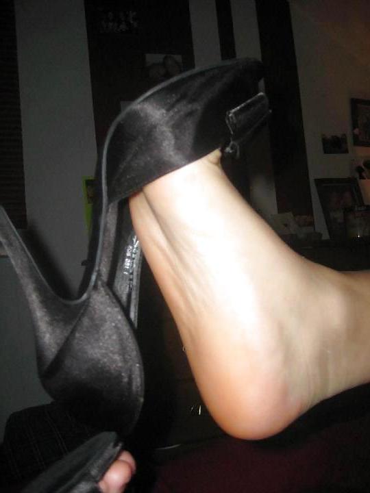 10P Who wants footjob nd handjob?