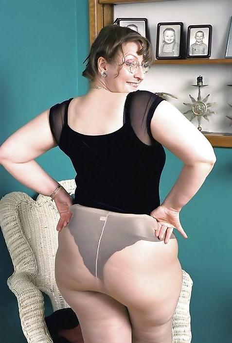 19P Pantyhose matures