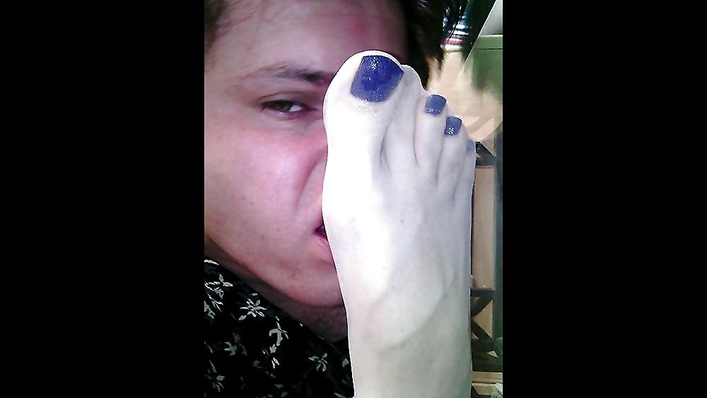 20P Blue toenails