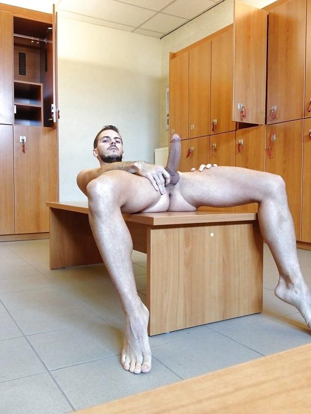 19P Naked men in the lockerroom 2.