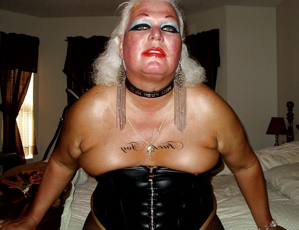 25P Queen of Spades PAWG slut in bedroom ready to serve