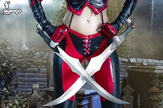 25P Naked Cosplay: Bloodrayne