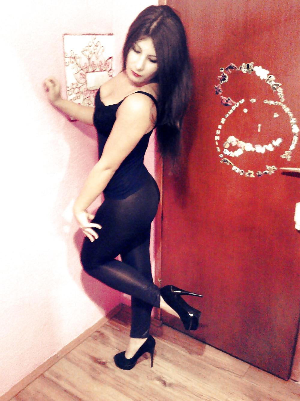 25P Macedonian and Serbian girls in yoga pants 