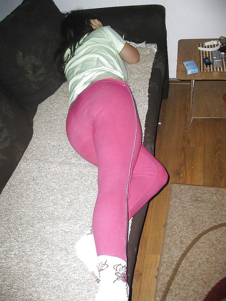 25P Macedonian and Serbian girls in yoga pants 