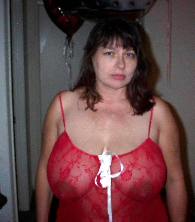20P Pregnant busty MILF