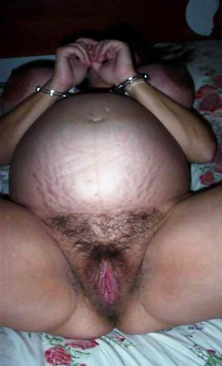 20P Pregnant busty MILF