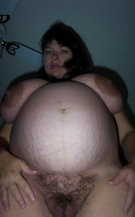 20P Pregnant busty MILF