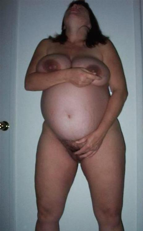 20P Pregnant busty MILF