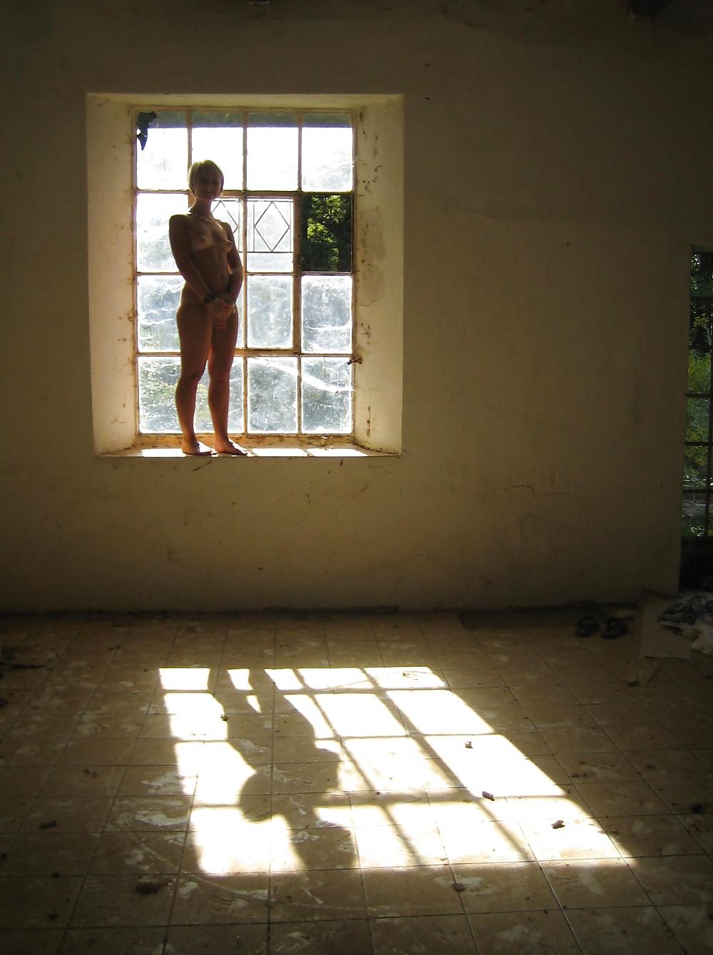 25P 2 cute blondes posing in dirty building