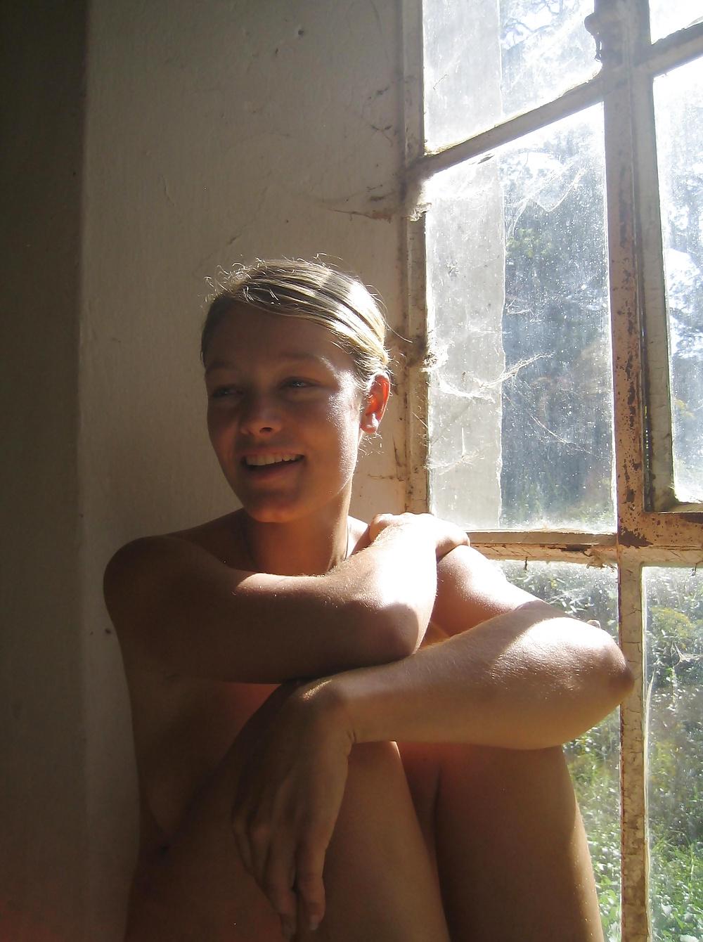 25P 2 cute blondes posing in dirty building