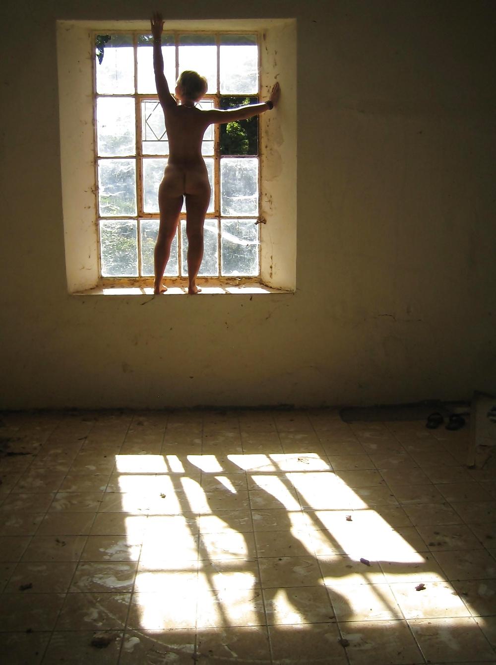 25P 2 cute blondes posing in dirty building