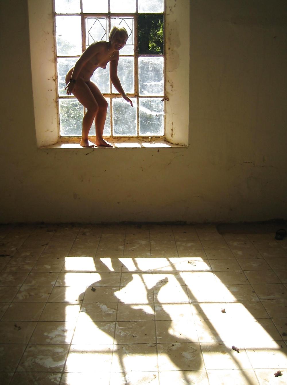 25P 2 cute blondes posing in dirty building