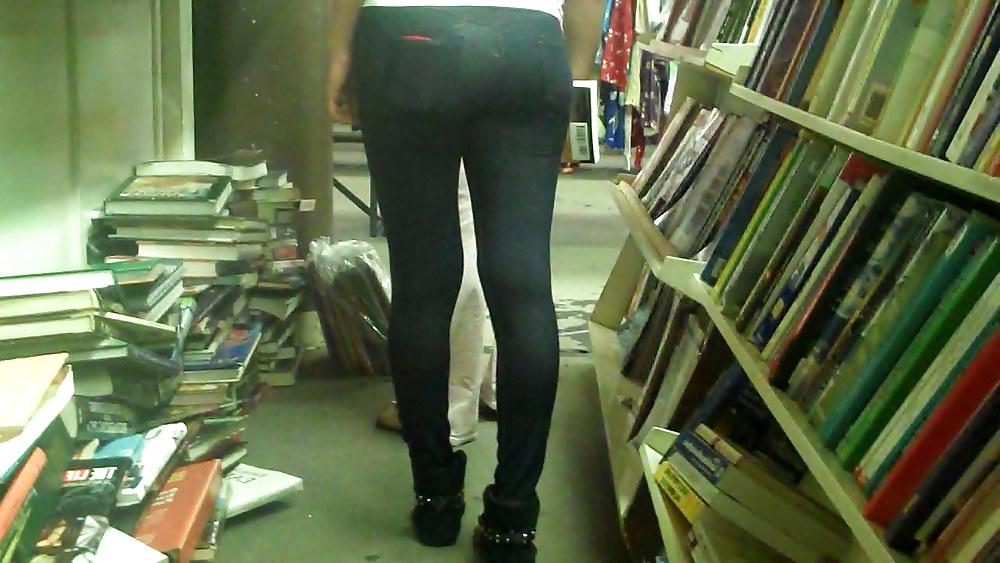 25P Butts to the left ass to the right
