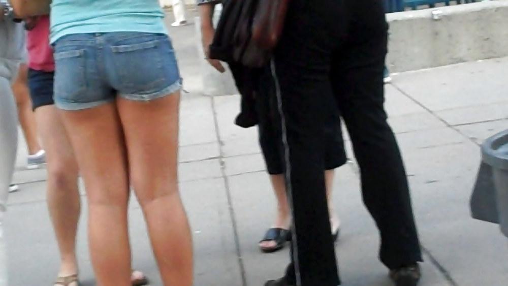 25P Butts to the left ass to the right