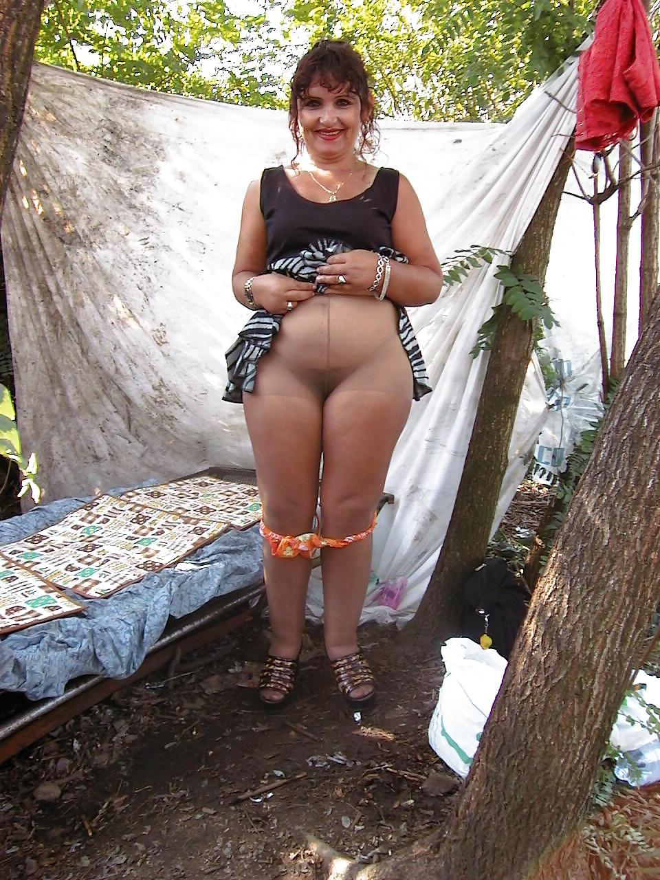 25P Mature pantyhose