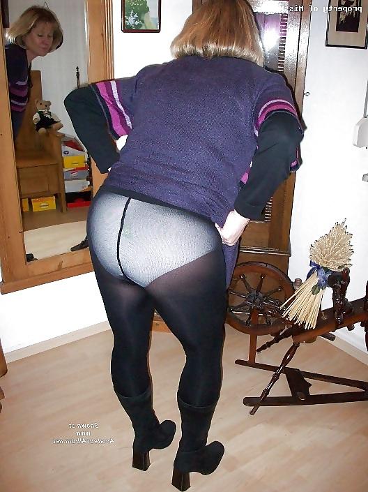 25P Mature pantyhose