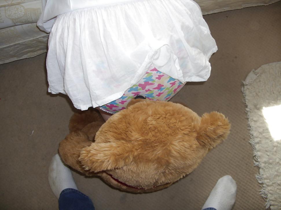 25P Teddy enjoy's sniffing my dirty slut wife