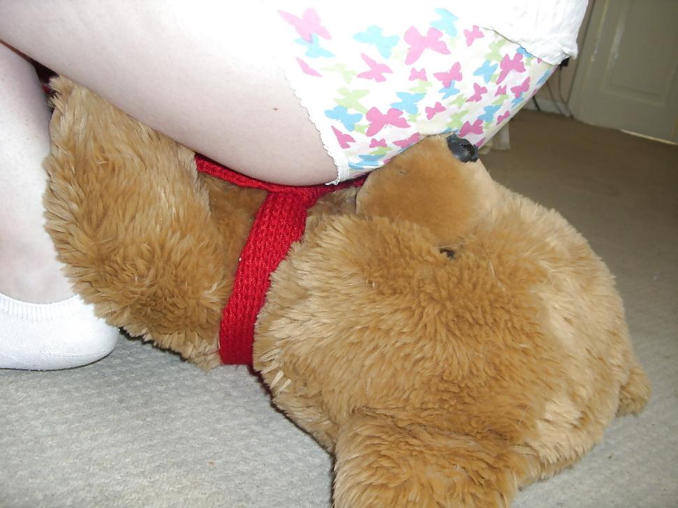 25P Teddy enjoy's sniffing my dirty slut wife