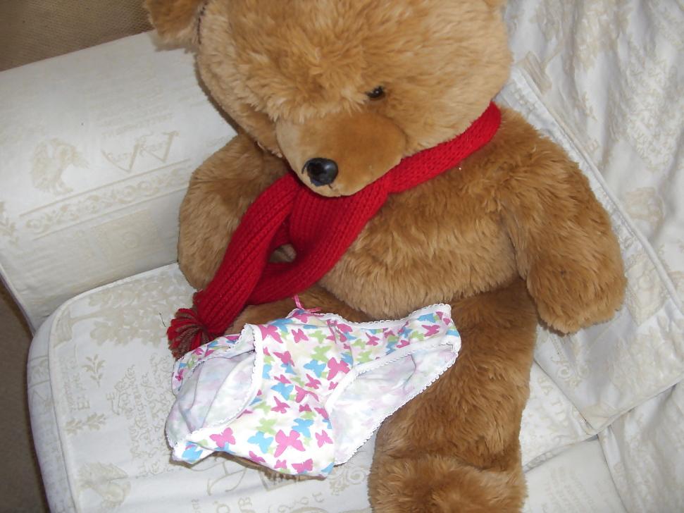25P Teddy enjoy's sniffing my dirty slut wife