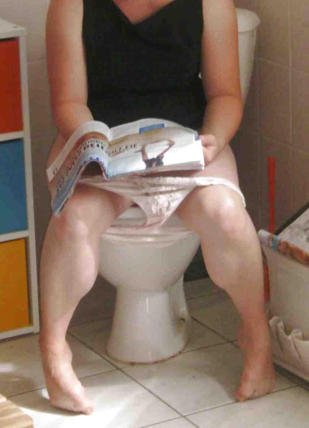 10P French wife at toilet