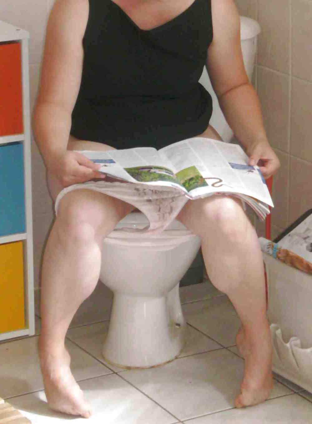 10P French wife at toilet