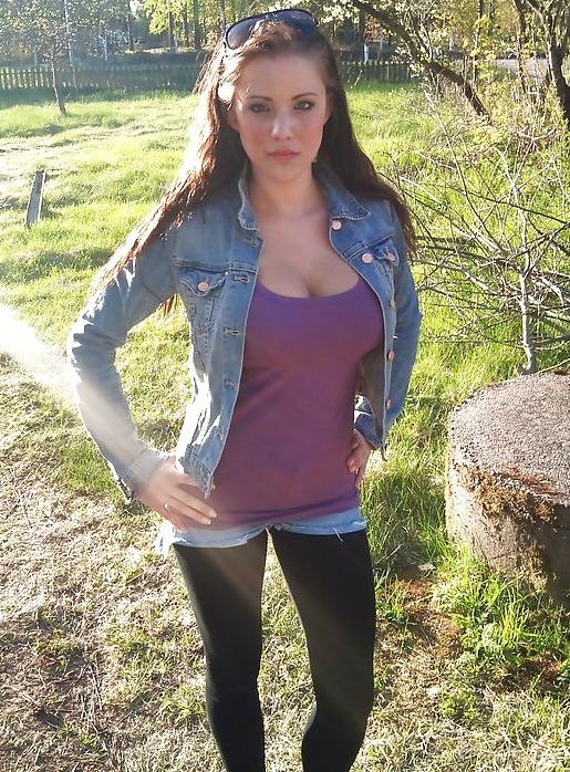 25P Busty-Teen Hot