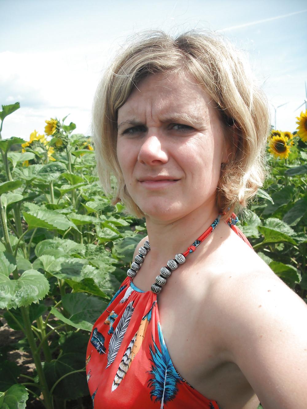 13P Fuck this mature mom. Dirty comments please