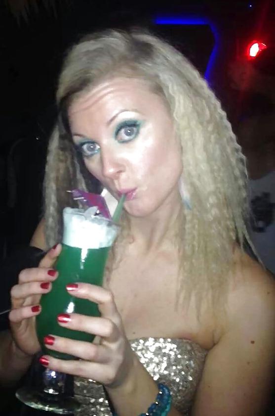 12P Dirty blonde babe