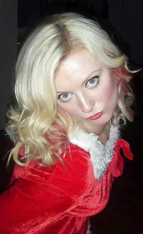 12P Dirty blonde babe