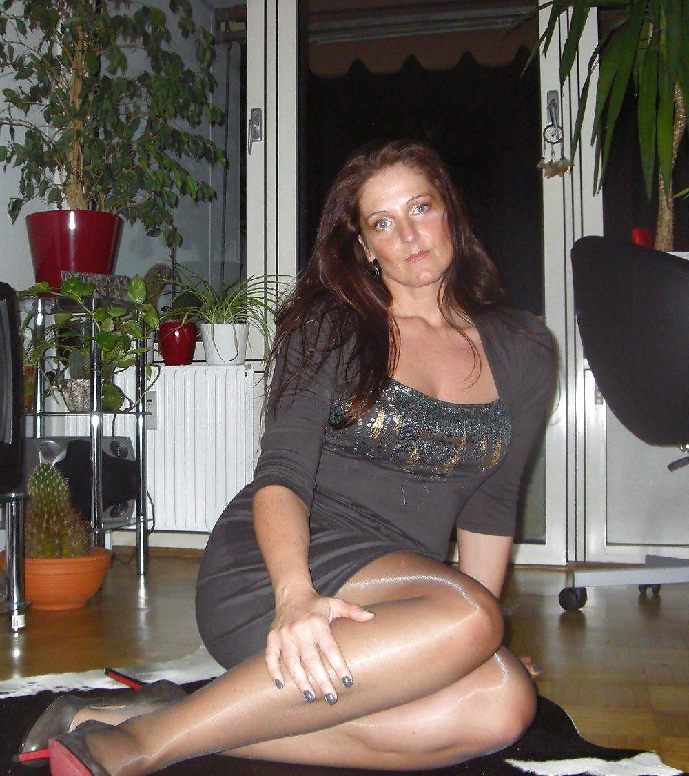 12P Matures in Pantyhose and Tights