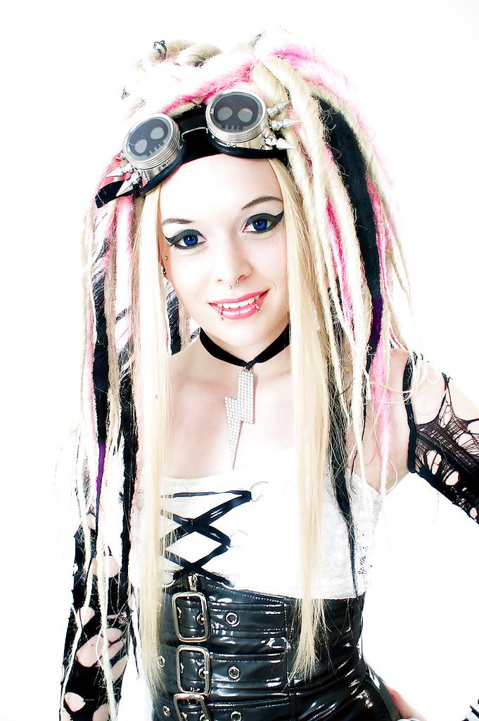 16P Hip-Hop Has Honeys, Horrorcore Has Bimbos & Juggalettes