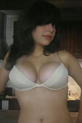 16P Busty Amatuer 33