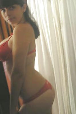 16P Busty Amatuer 33