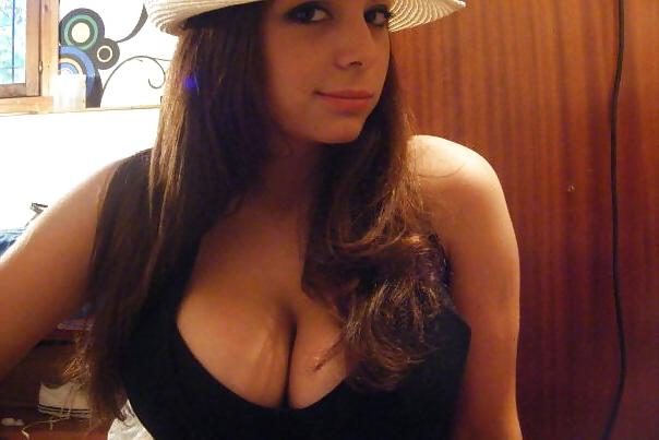 16P Busty Amatuer 33