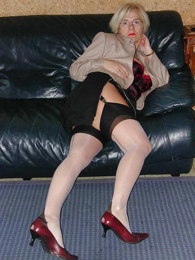 25P Mature Beauty - Annick 62