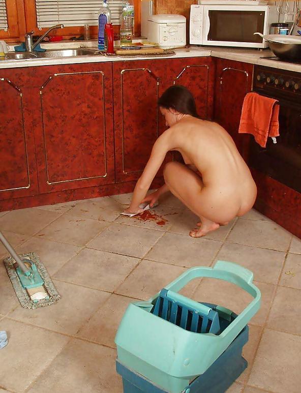 24P Nudist Pictures I love 10 ...in the nude live