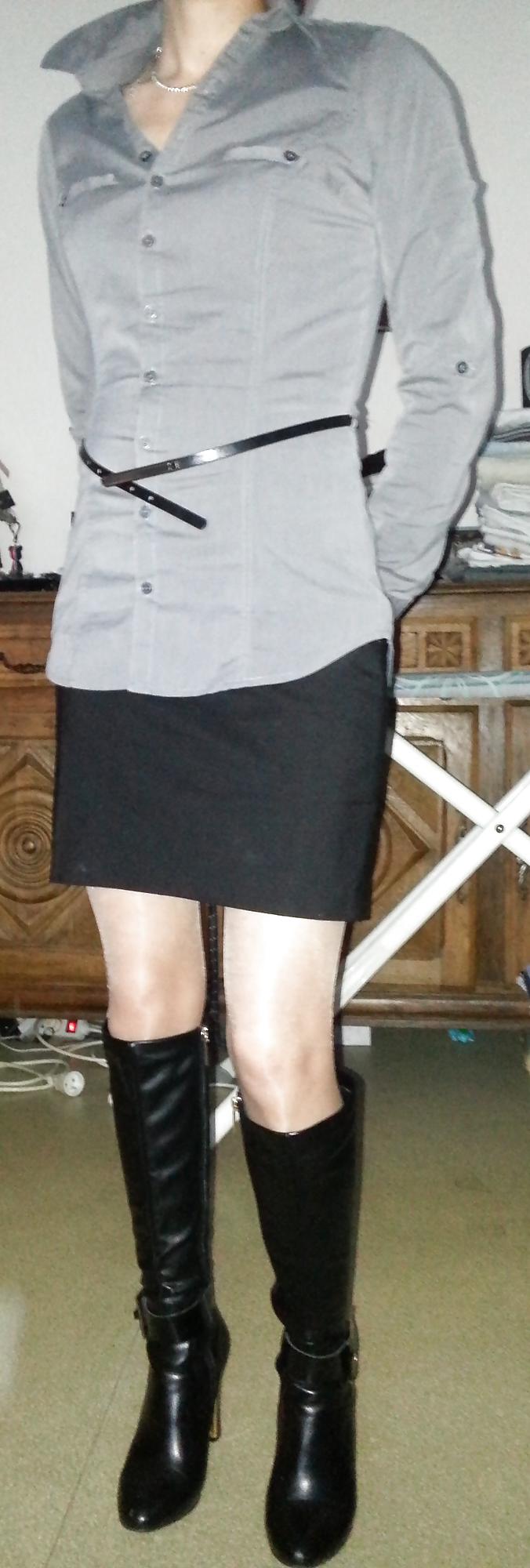 15P French mature wife with pantihose