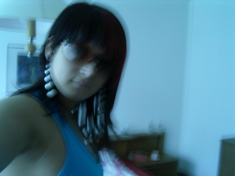25P My collection 66 : nice teen show her body in the forest