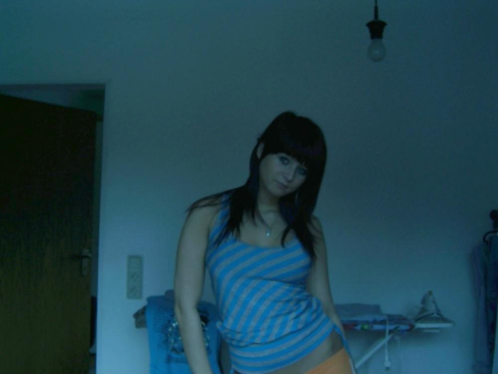 25P My collection 66 : nice teen show her body in the forest