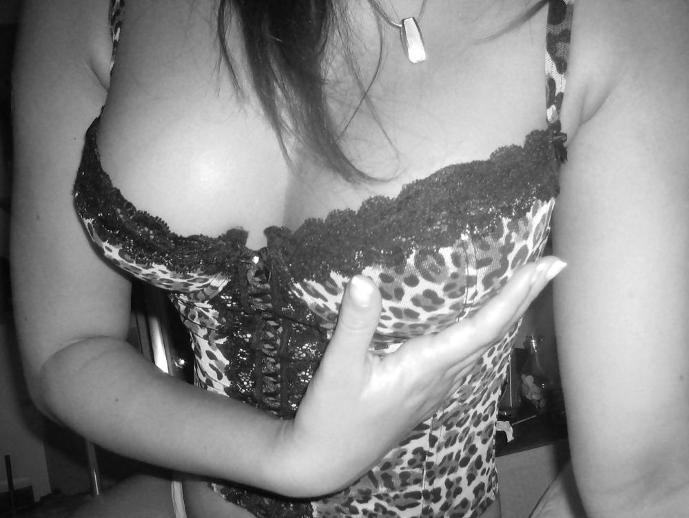25P My collection 66 : nice teen show her body in the forest