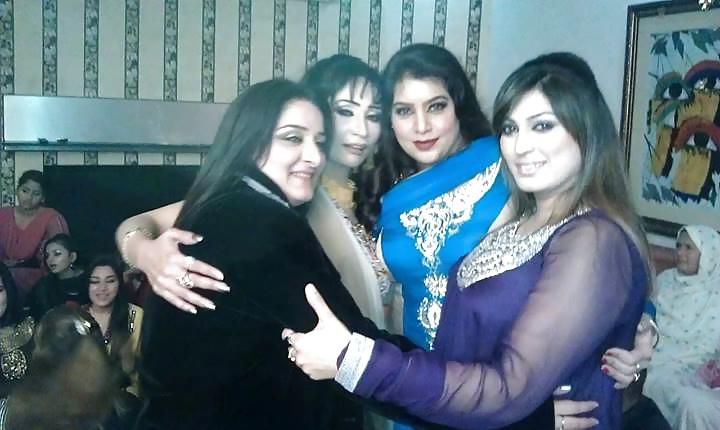 15P Pakistani ACtress for ur cum