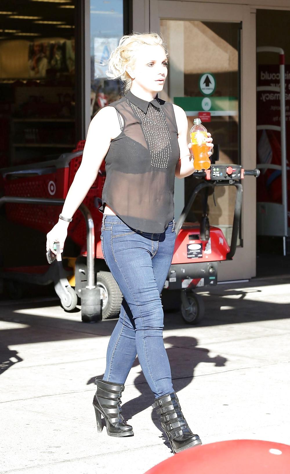 25P Britney has the perfect figure for low-ride tight jeans.
