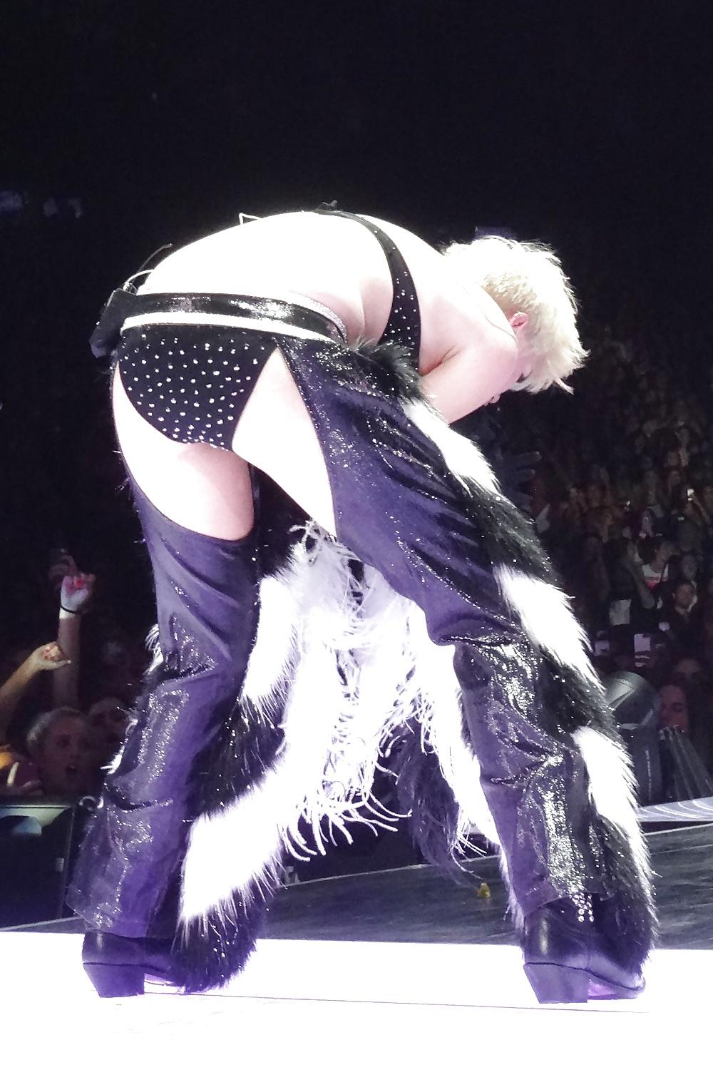 25P Miley Cyrus - This Slut needs a hard Fuck