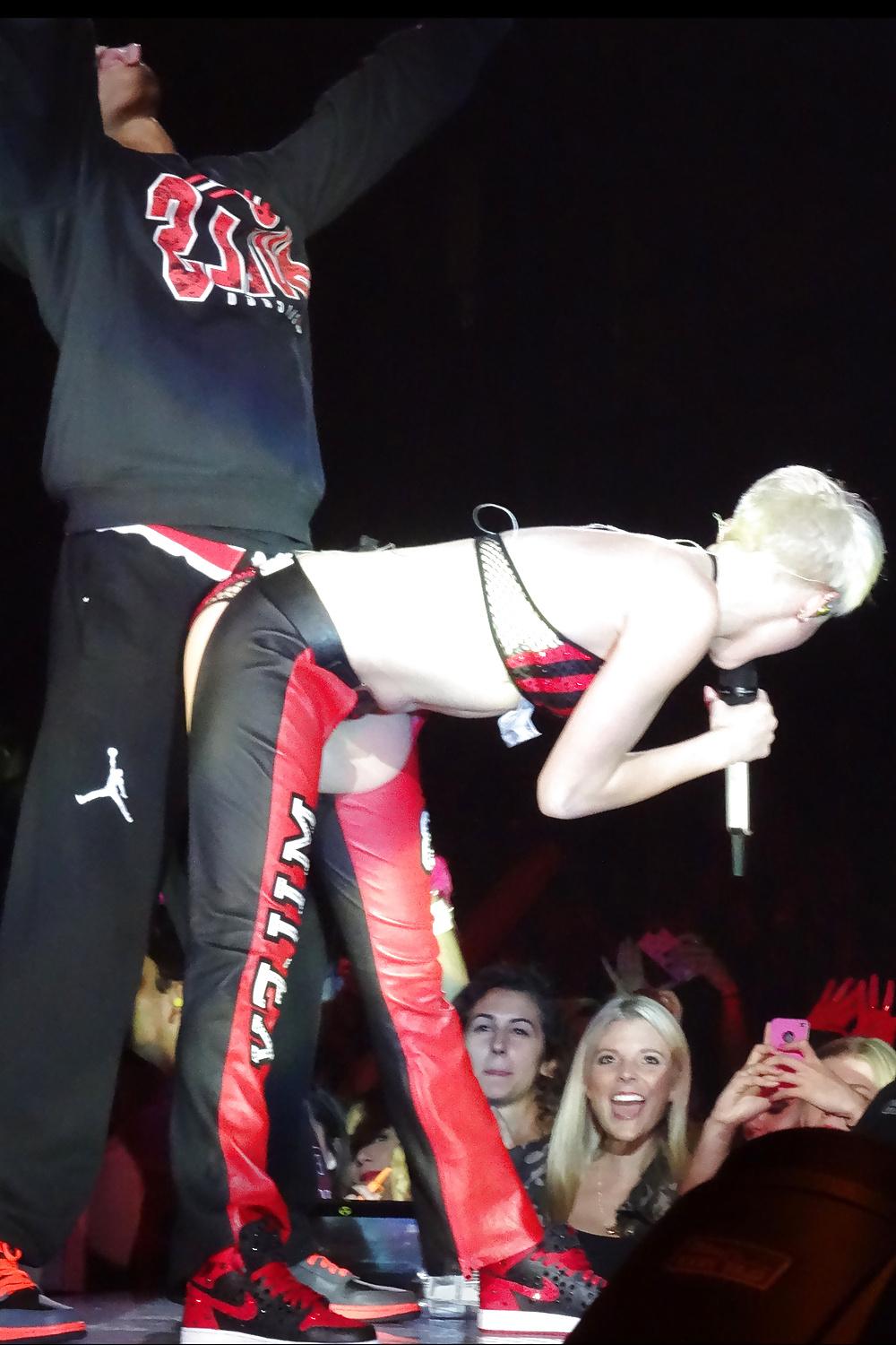 25P Miley Cyrus - This Slut needs a hard Fuck