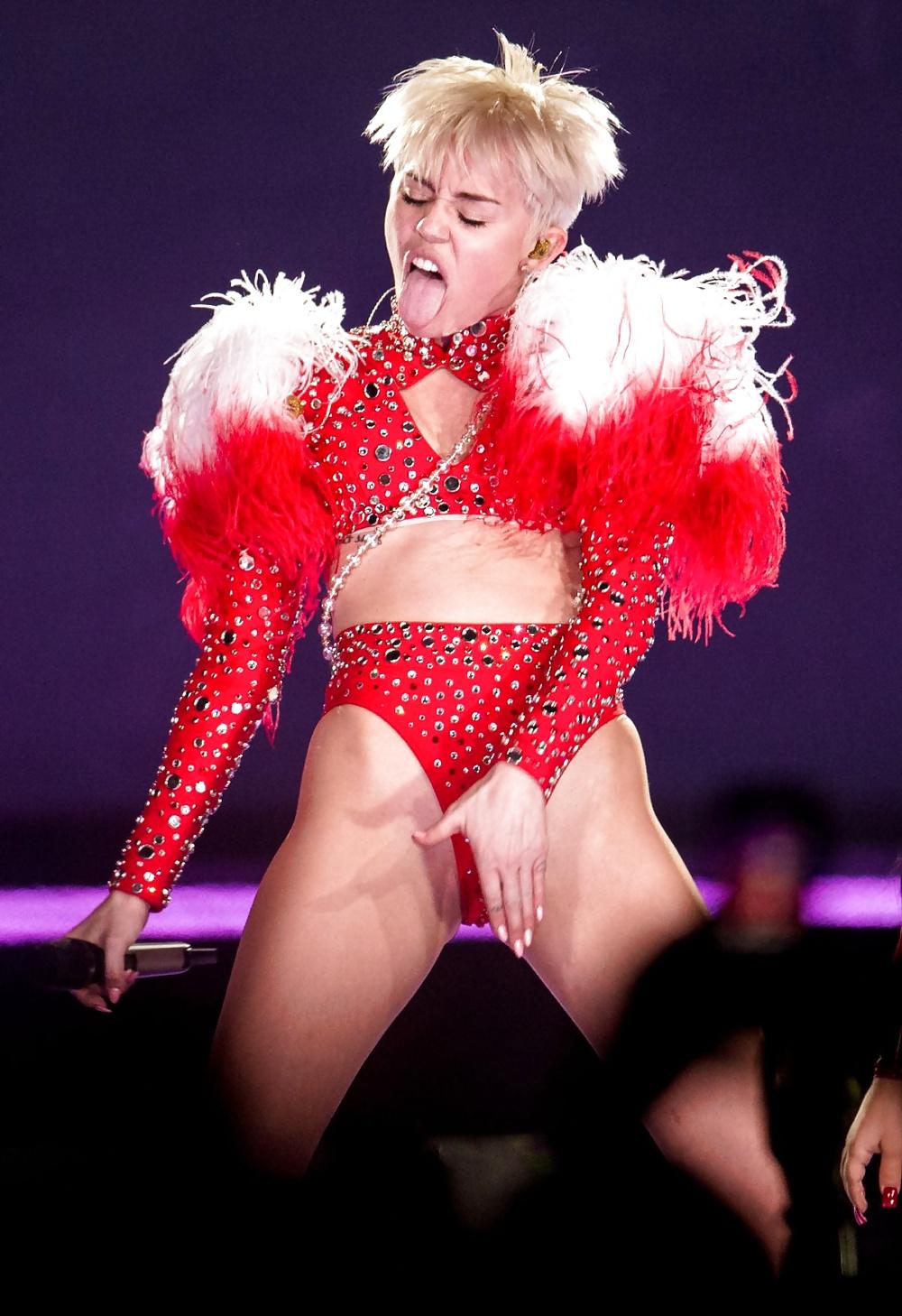 25P Miley Cyrus - This Slut needs a hard Fuck